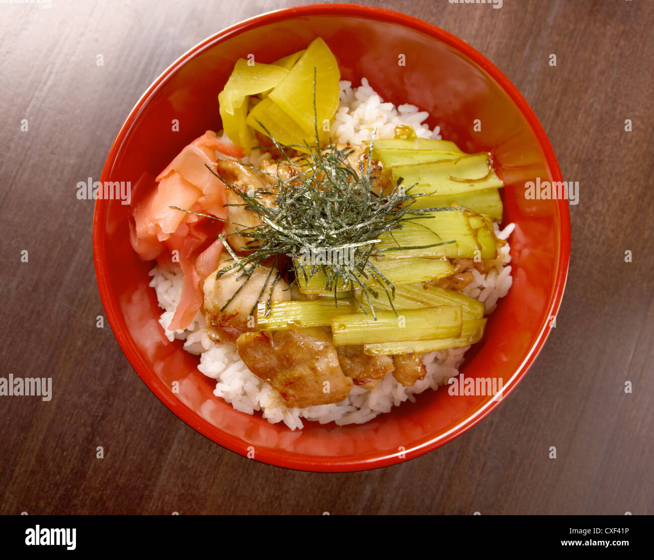 Huhn mit Reis und Bambus Stockfoto