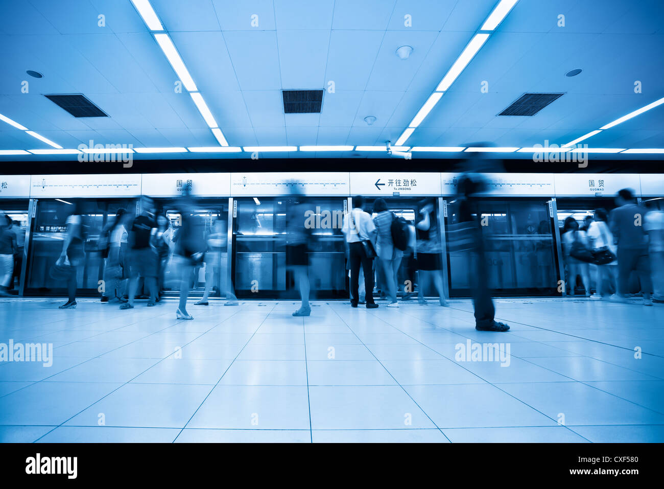 Passagiere in Peking u-Bahnstation Stockfoto