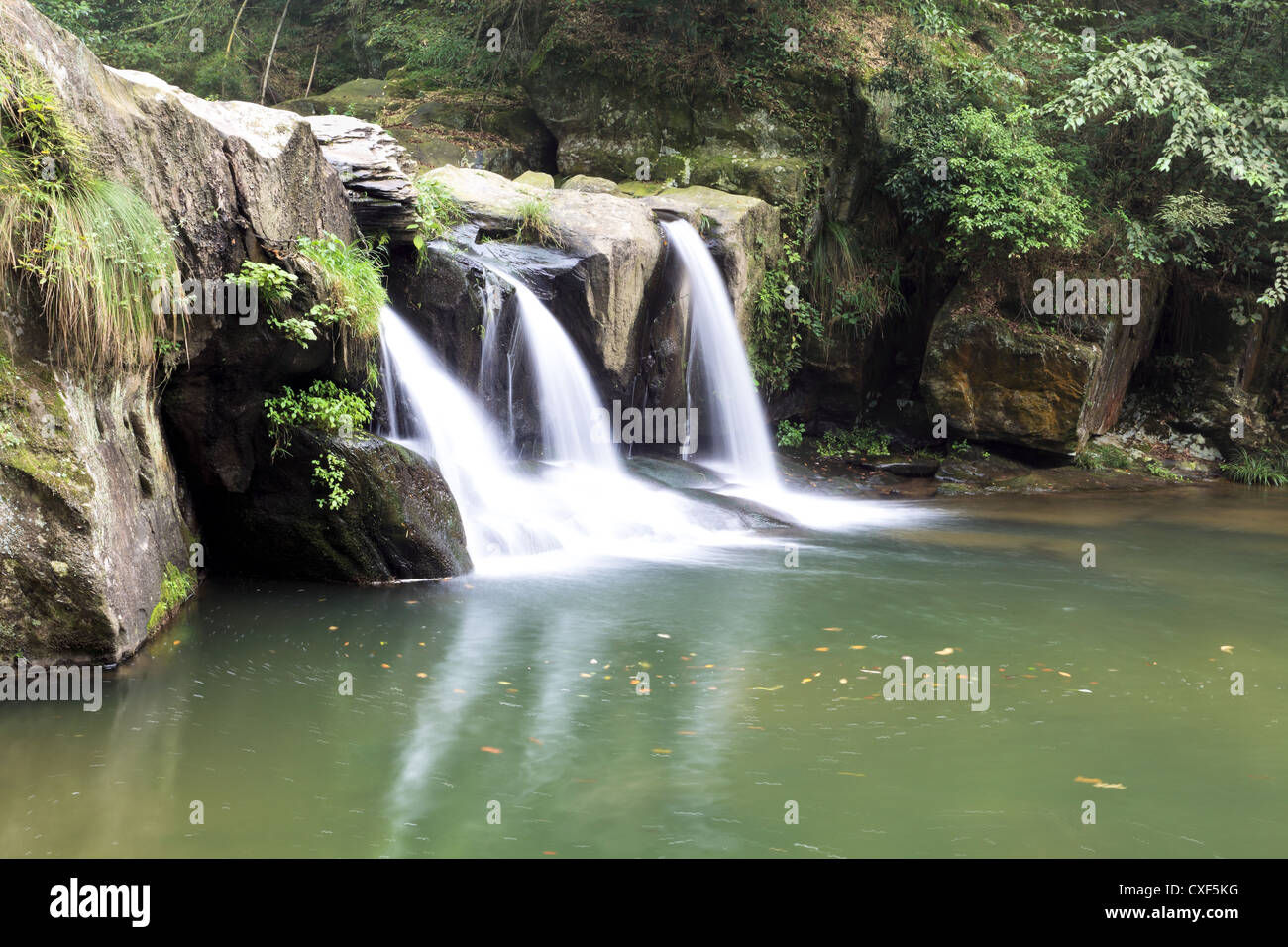 Wasserfall in den Pool der schwarze Drache in lushan Stockfoto