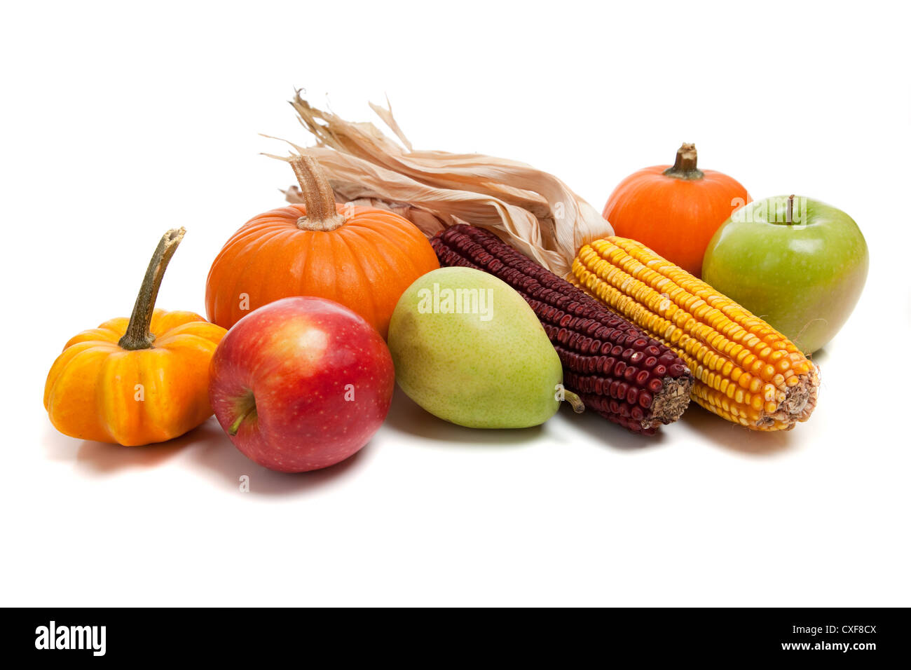 Kürbisse, Mais und Obst Stockfoto