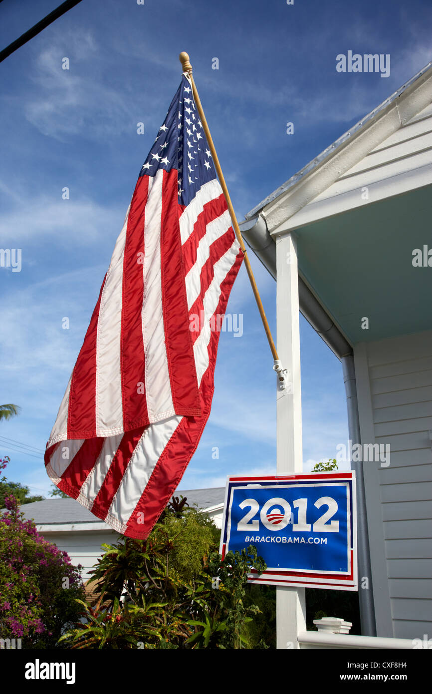 uns Flagge fliegen und Barack Obama 2012 uns Präsidentschafts Wahl Plakat Florida Usa Stockfoto