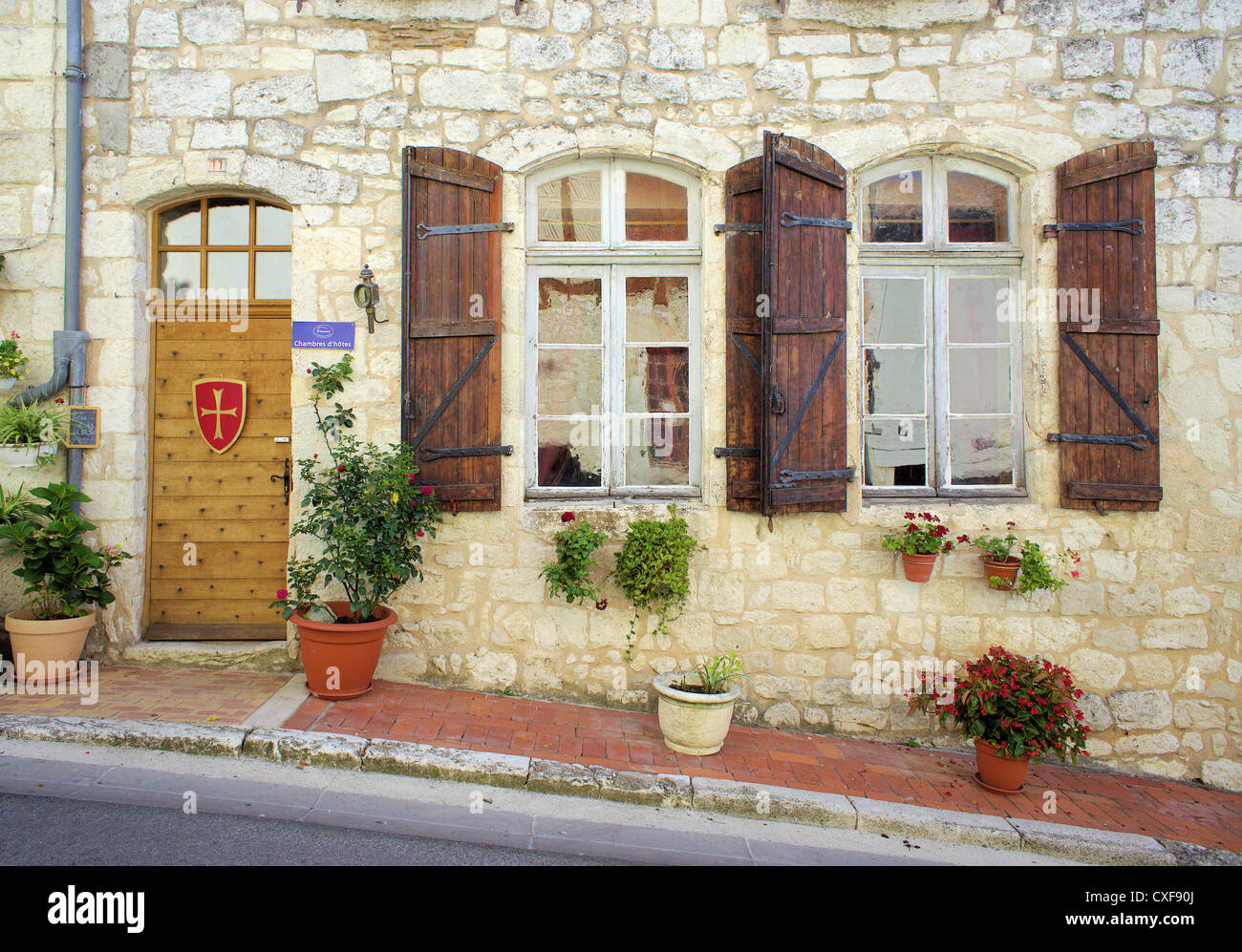 Ruhige, sichere Dorfhaus in Blumen Monflanquin Lot et Garonne Frankreich Stockfoto