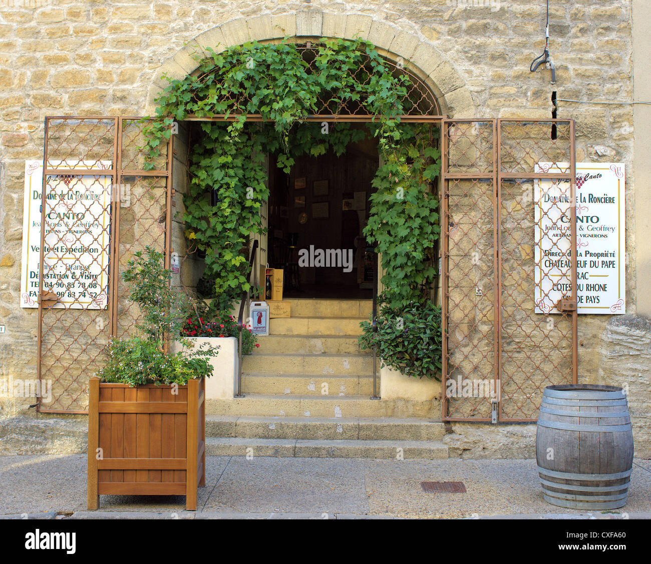 Weinhandlung cave Chateauneuf du Pape Provence Frankreich Stockfoto