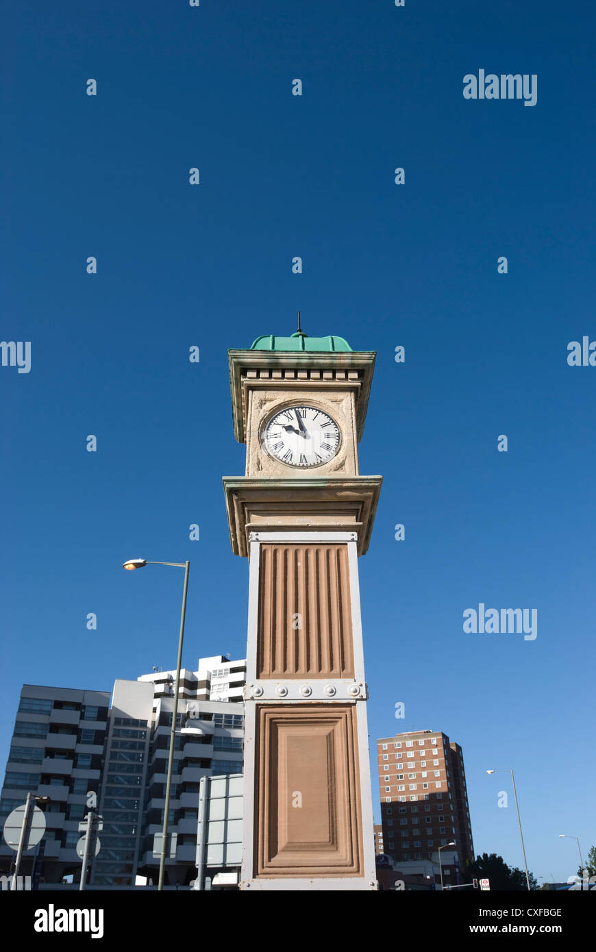 die 1897 Sunbury cross Uhr, gebaut anlässlich Königin Victorias Diamant-Jubiläum, Sunbury Kreuz, Middlesex, england Stockfoto