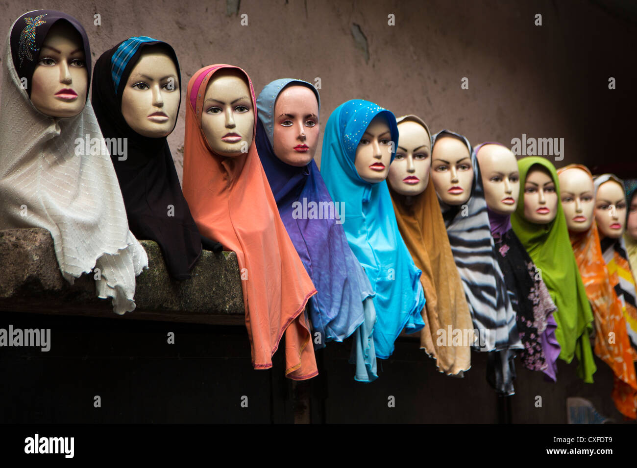 Eine Wiederholung der Schaufensterpuppe Kopf muslimische Kopftuch (Hijab) in ein Bekleidungsgeschäft in der wenig Indien Bezirk von Kuala Lumpur Stockfoto