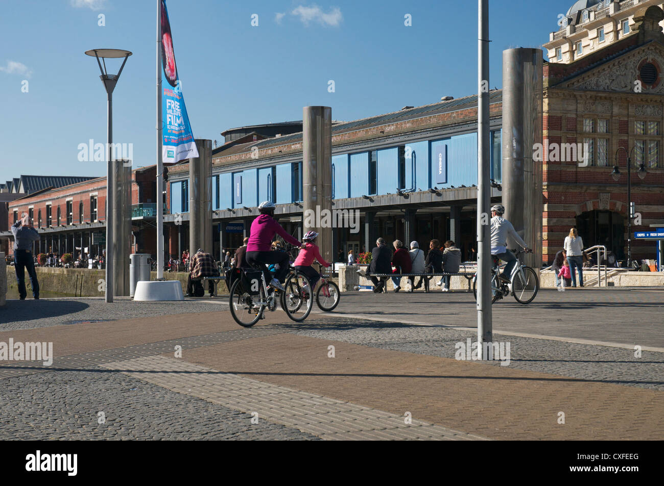 Wasserscheide Gebäude und Radfahrer Stockfoto