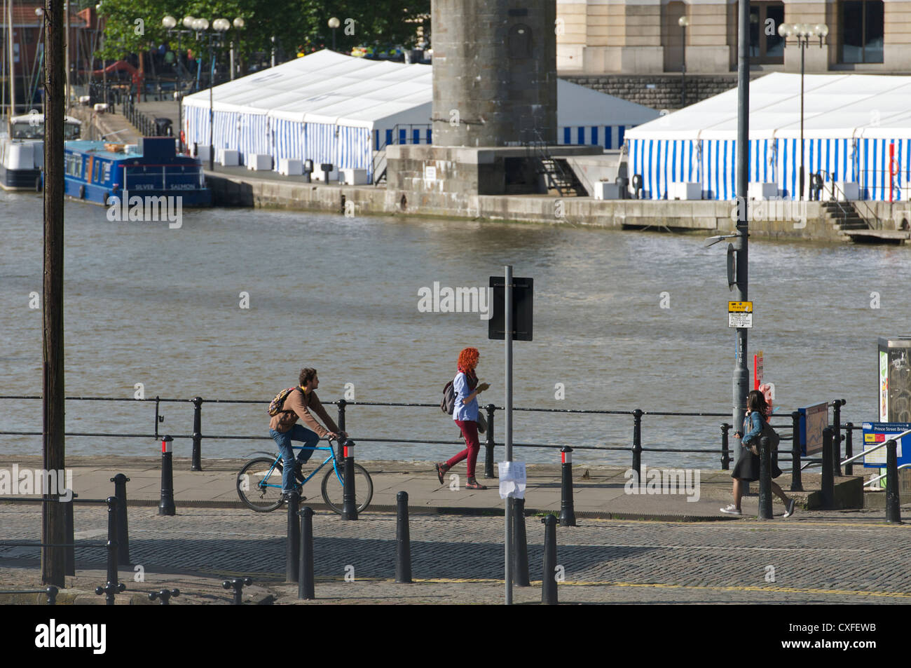 Radfahrer in der Stadt Bristol am frühen Morgen Stockfoto