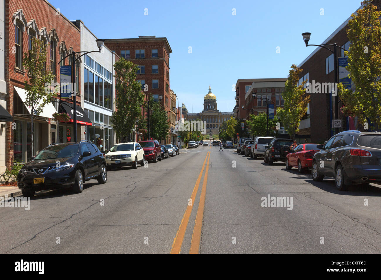Locus Street in der Innenstadt von Des Moines, Iowa State Capitol Building oder Statehouse führt Stockfoto