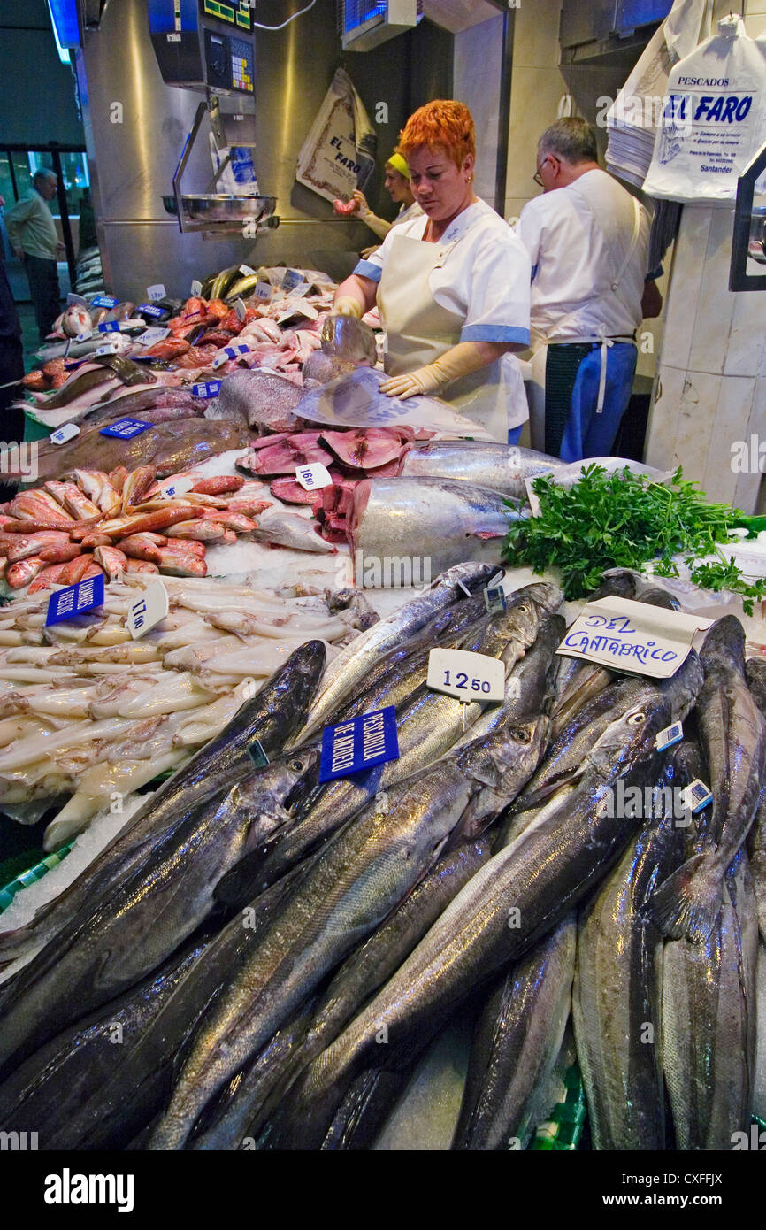 Kantabrischen Fisch stall Markt von la Esperanza in Santander Spanien Puesto Pescado del Cantabrico Mercado Kantabrien españa Stockfoto