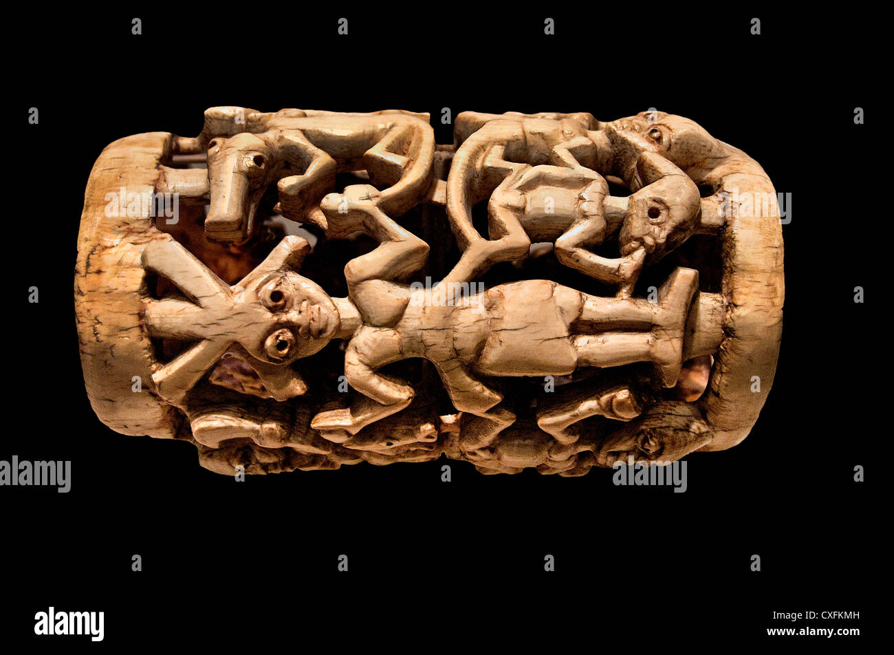 Armband 17.-19. Jahrhundert Nigeria Yoruba Völker Owo Gruppe Elfenbein 19,1 x 10,8 cm Stockfoto