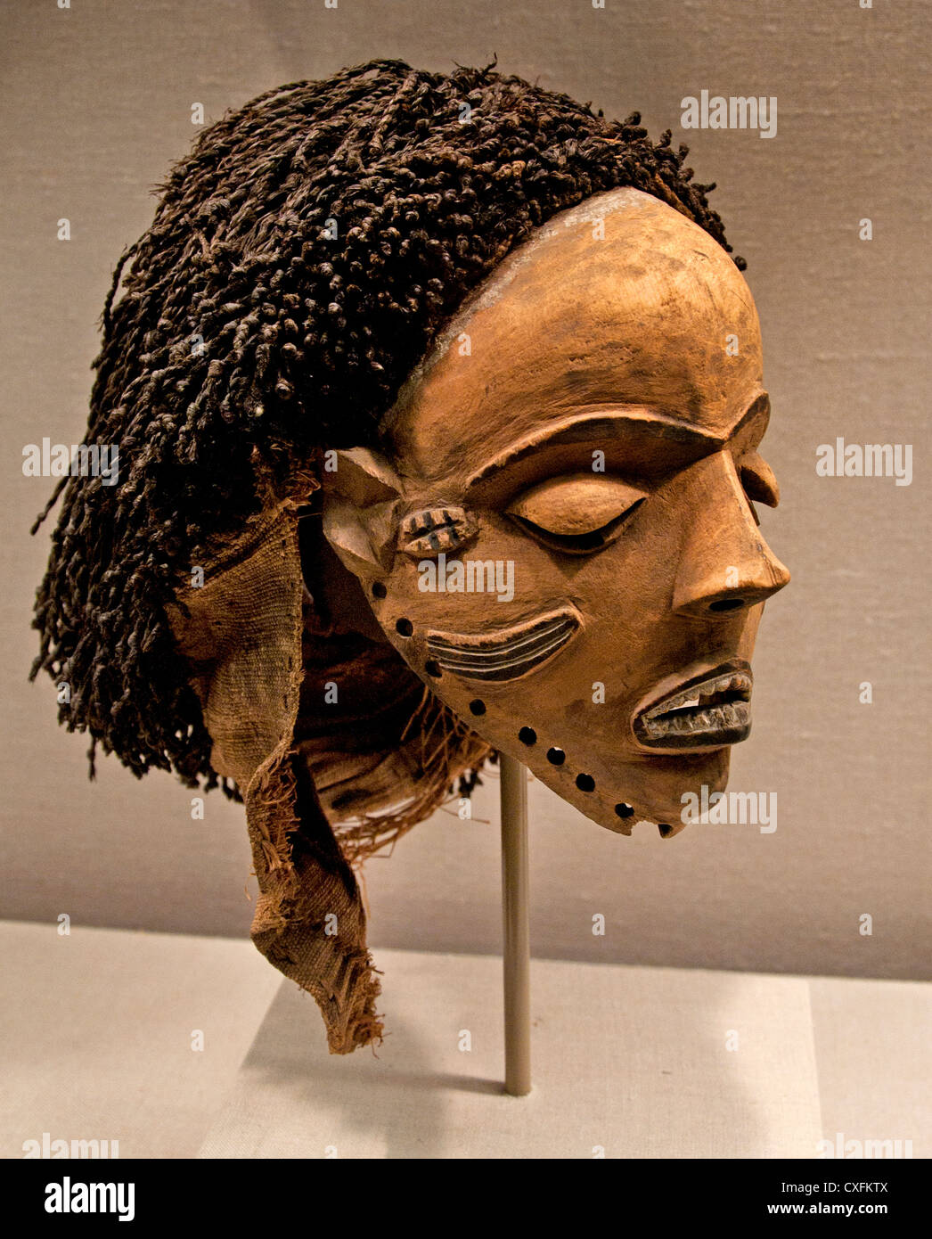 Weibliche Maske Gambanda19th Jahrhundert demokratische Republik Kongo Kultur Pende Völker 33 cm Afrika Stockfoto
