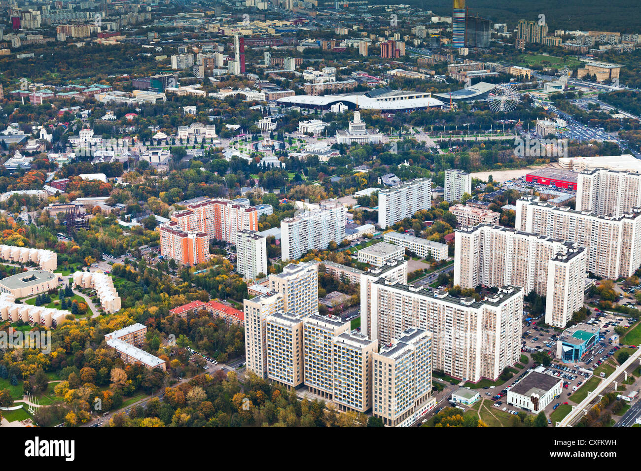 moderne städtische Wohngegend in Moskau Herbsttag Stockfoto