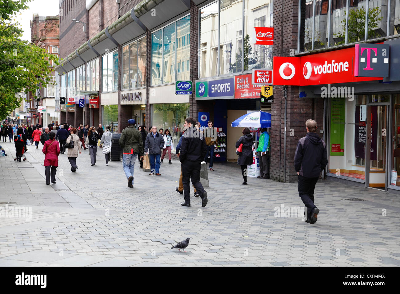 Sauchiehall Street Glasgow, Fußgänger zu Fuß im Einkaufsviertel im Stadtzentrum, Schottland, Großbritannien Stockfoto