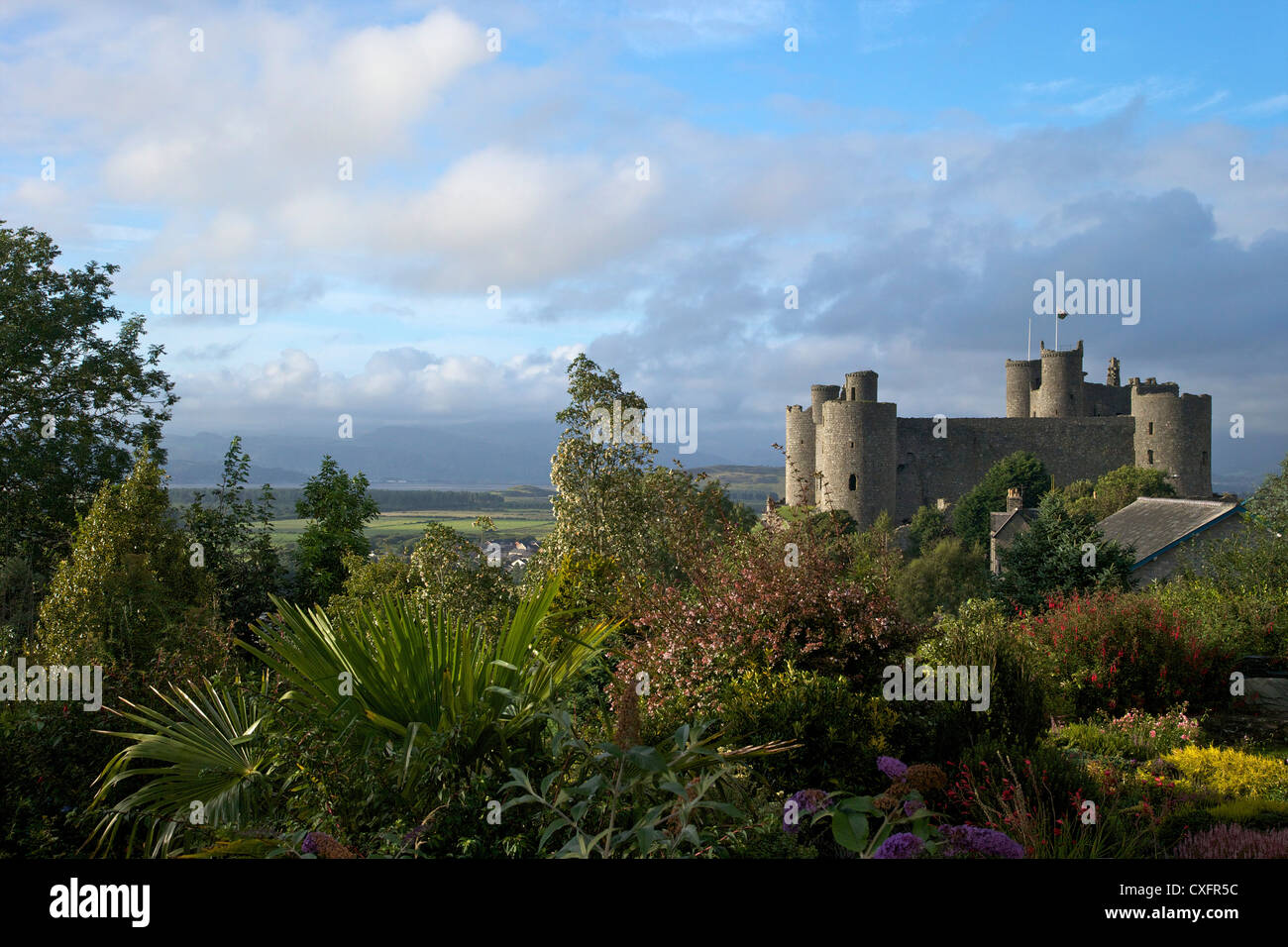 Harlech Castle im Sommersonnenschein, Gwynedd, Wales, UK, Vereinigtes Königreich, GB, Großbritannien, britische Inseln, Europa Stockfoto