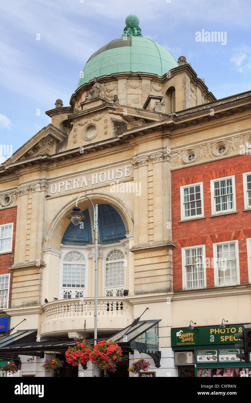 Die alte Kuppel Oper Gebäude in Mount Pleasant Road, Royal Tunbridge Wells, Kent, England, UK, Großbritannien Stockfoto