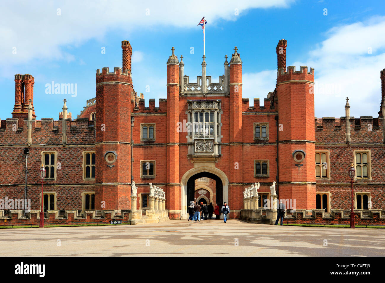 Große Torhaus, Hampton Court Palace, London, UK Stockfoto