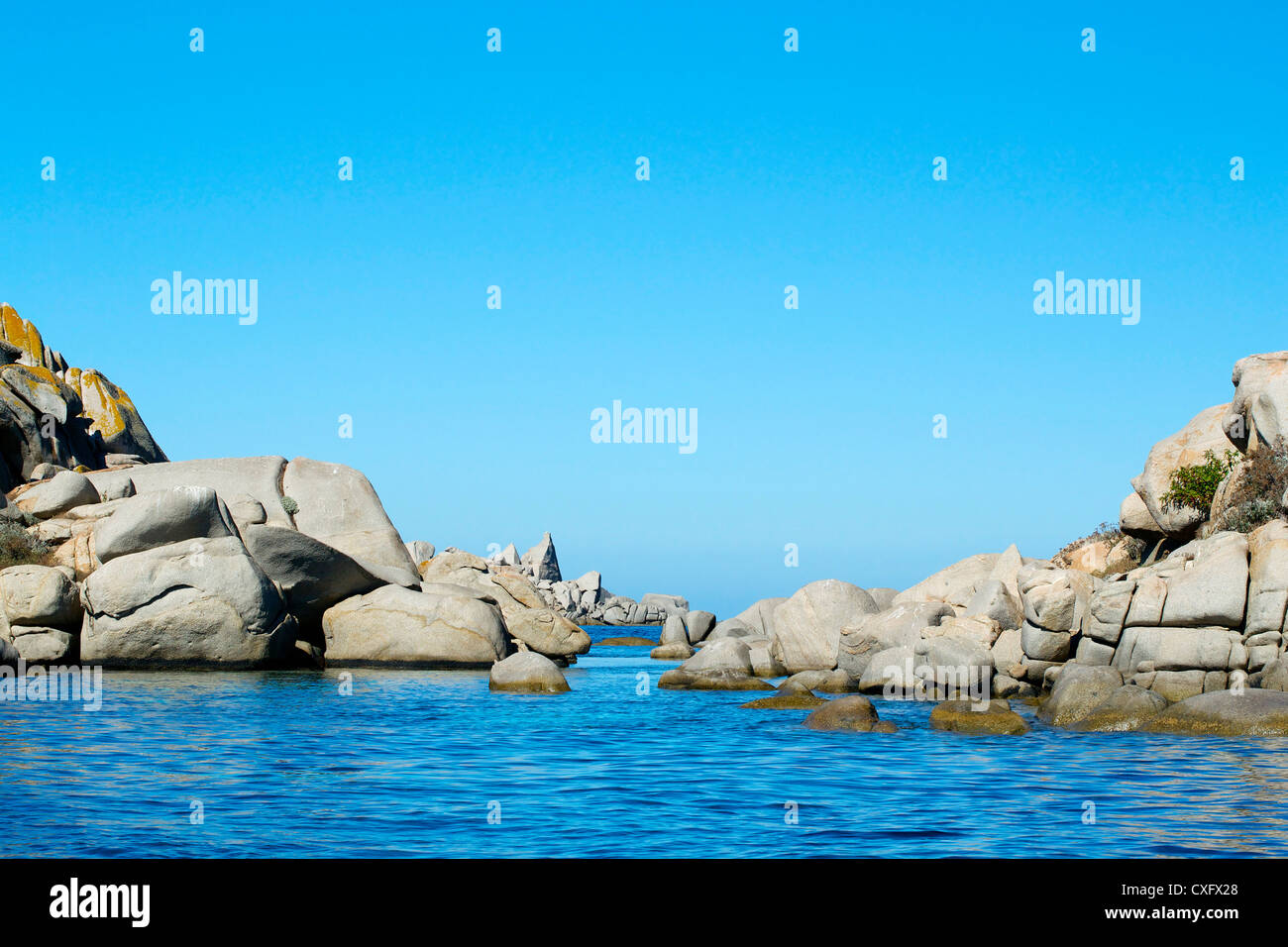 Granitfelsen zu erfüllen, das Meer und den Himmel Stockfoto