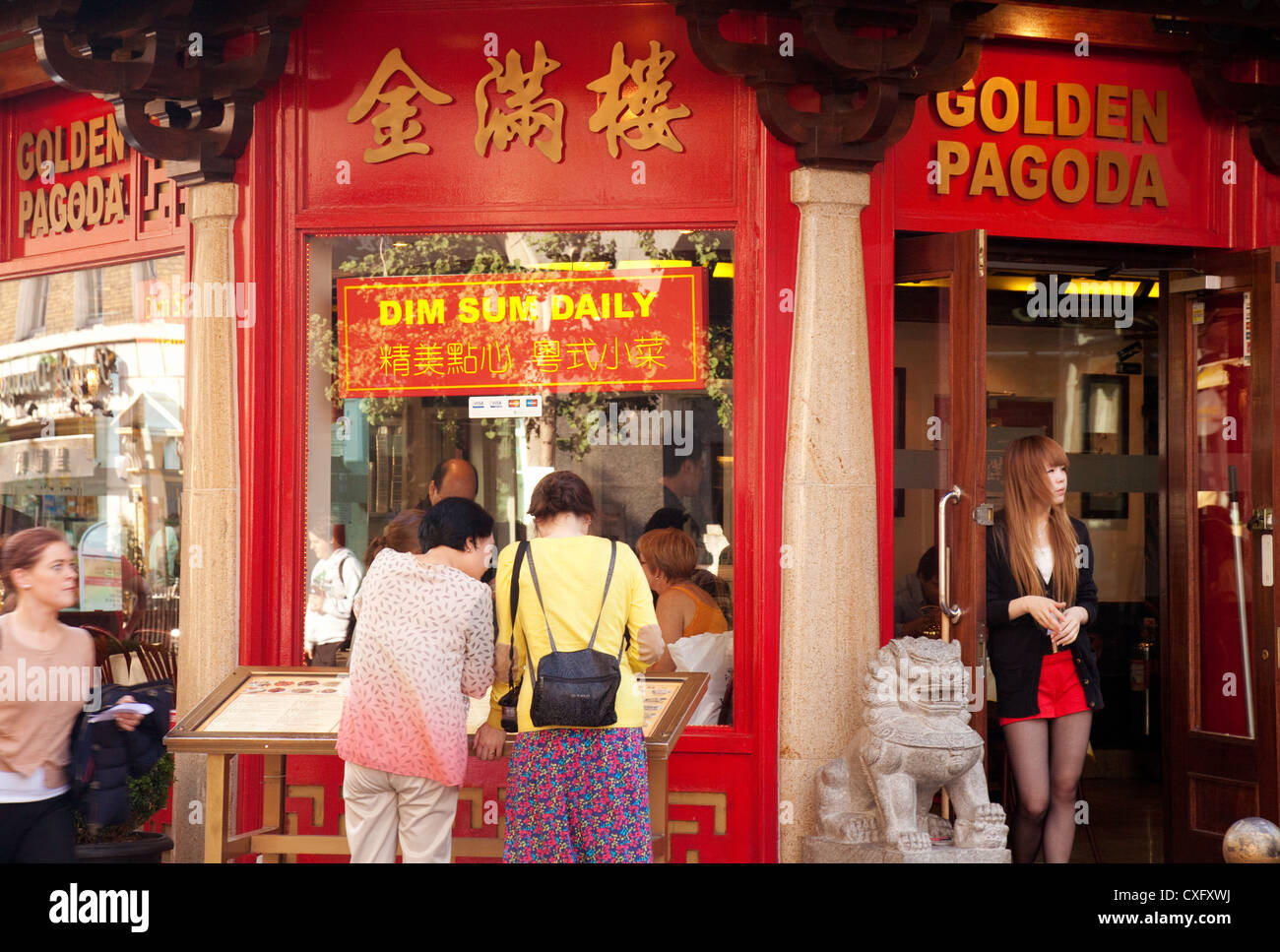 Die Goldene Pagode Chinarestaurant, Gerrard Street Scene, Chinatown London W1 UK Stockfoto
