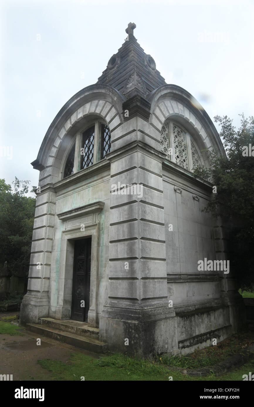 Mausoleum von Julius Bier auf dem Highgate West Cemetery in London England Stockfoto