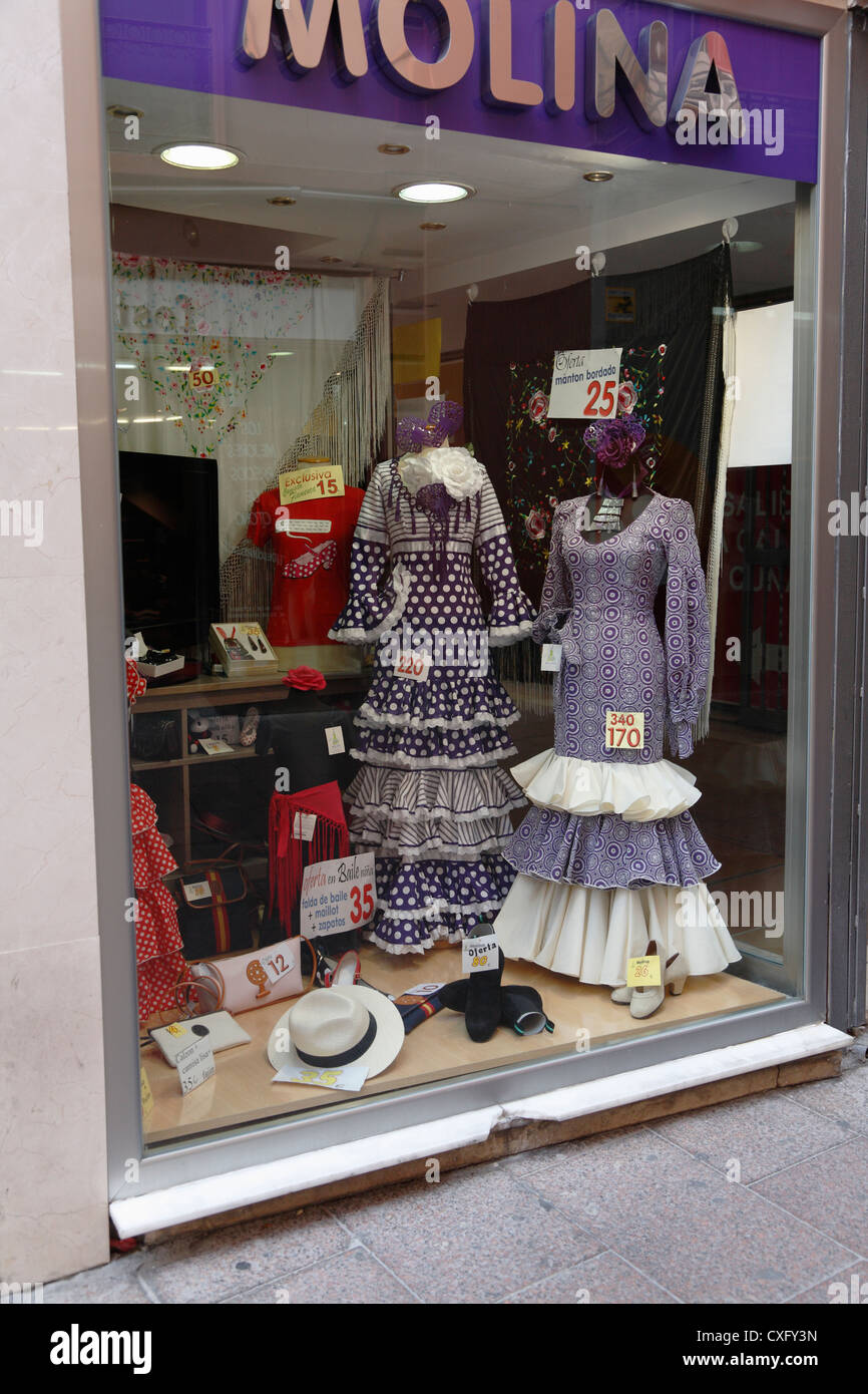 Molina Flamenco Kleidungsgeschäft in den Seitenstraßen von Macarena Viertel von Sevilla Spanien Stockfoto