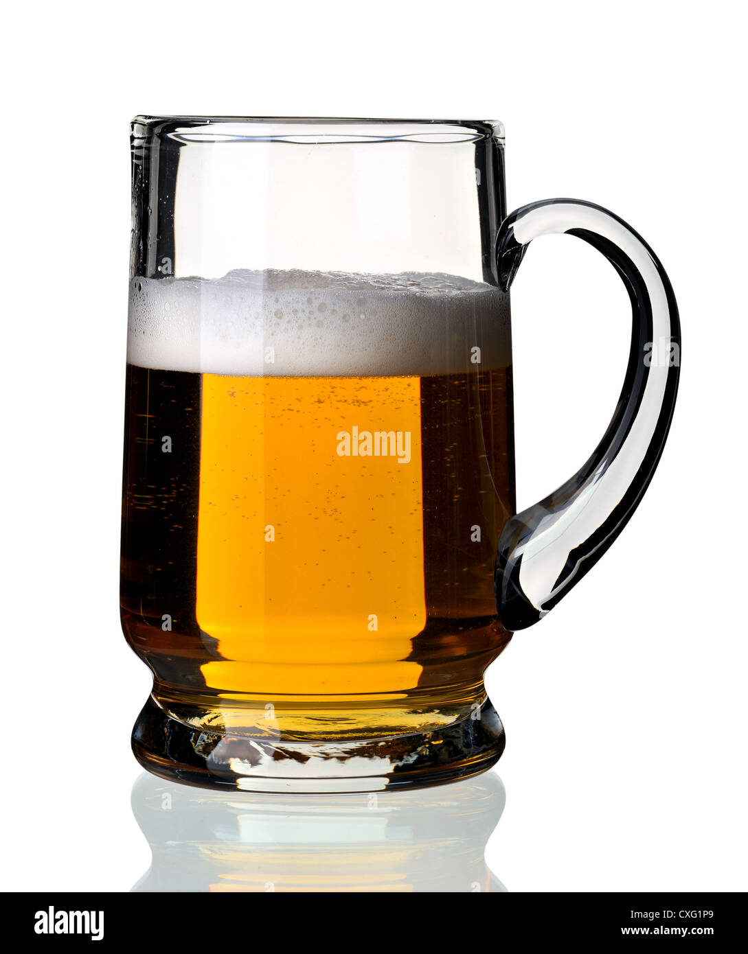Glas Bier, isoliert auf einem weißen Hintergrund. Stockfoto
