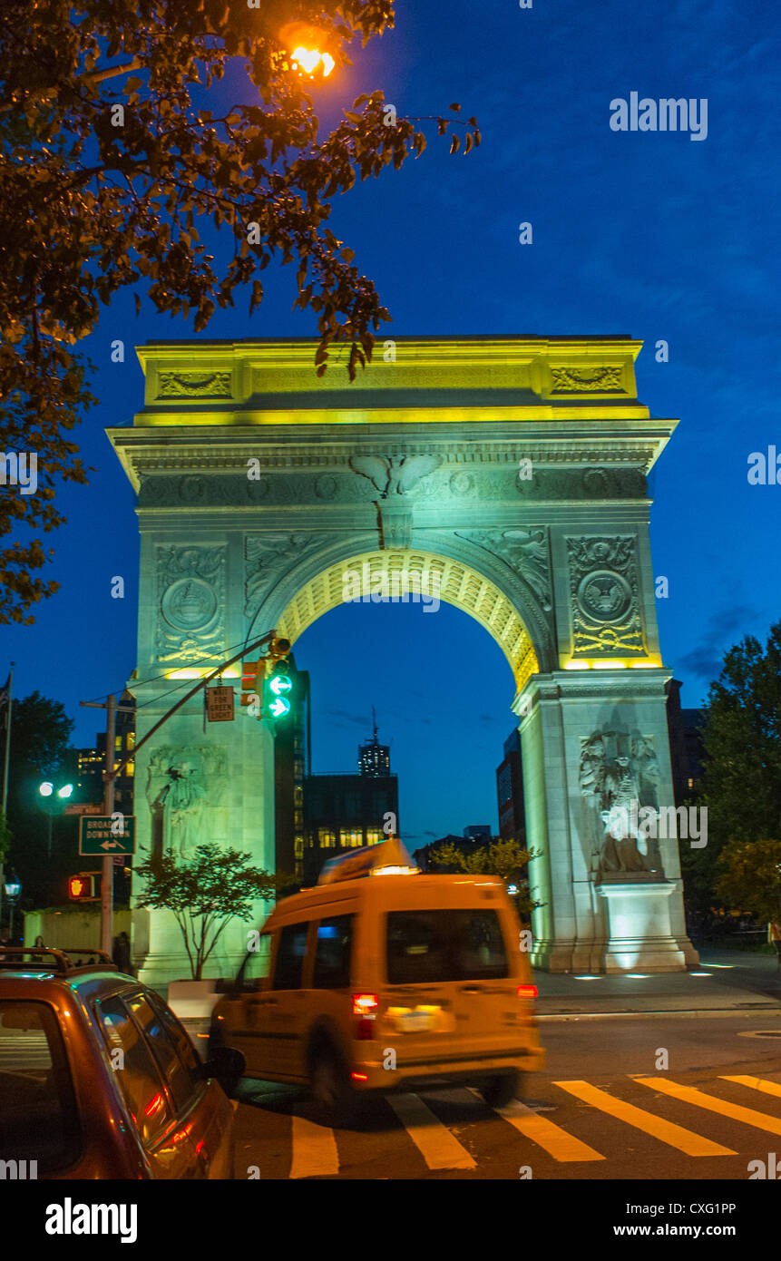 New York City, NY, USA, Straßenszenen, Greenwich Village, Nachtbeleuchtung, Washington Square Park, Arch Stockfoto