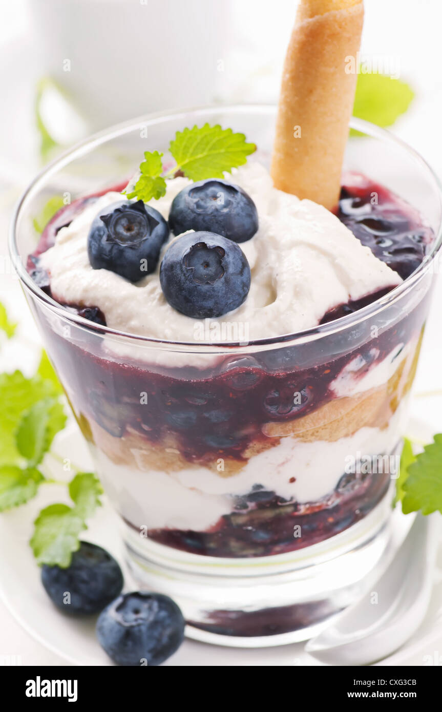 Blaubeeren Dessert mit ricotta Stockfoto