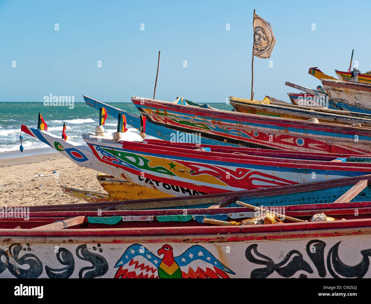 Ruder- und Angelboote/Fischerboote am Strand von Albreda Insel, Gambia, Afrtica Stockfoto