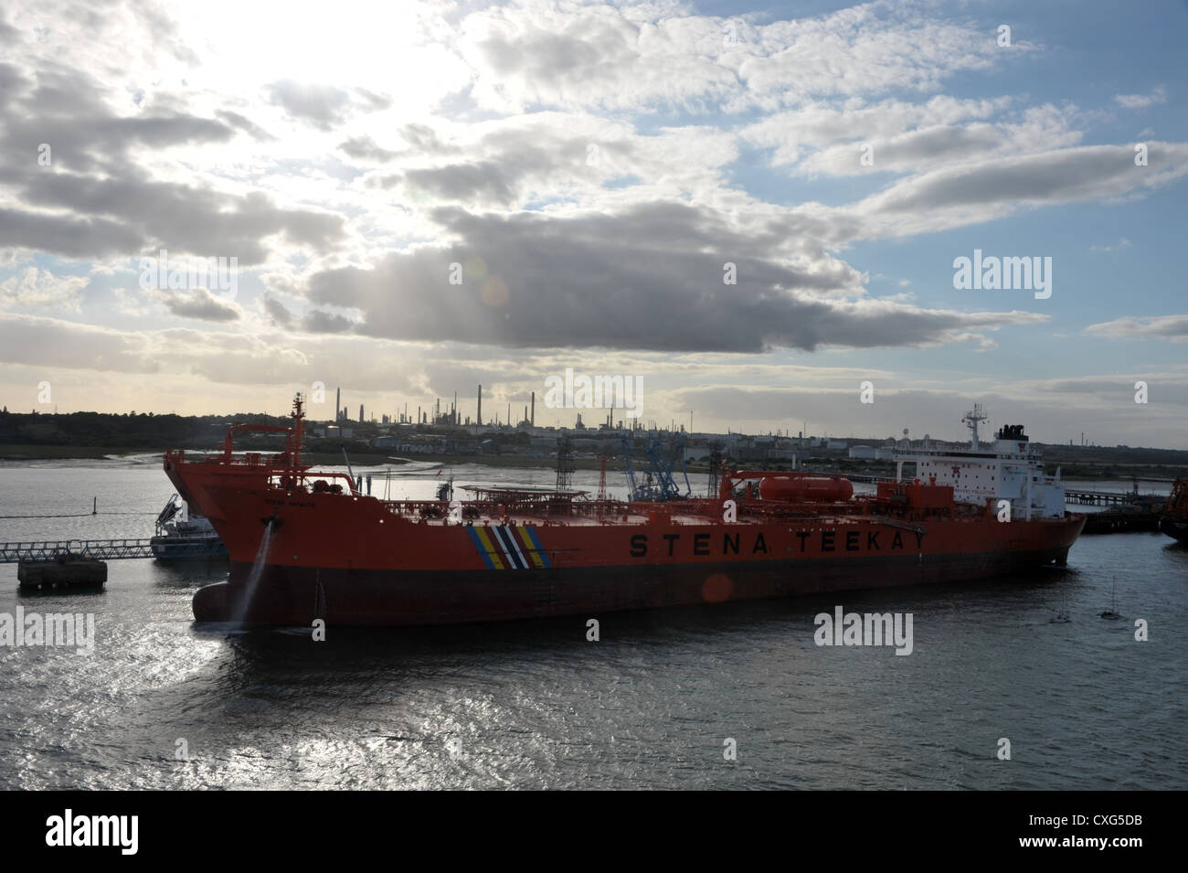 Öl-Tanker Schiffe auf die Foley-Ölraffinerie Southampton England Stockfoto