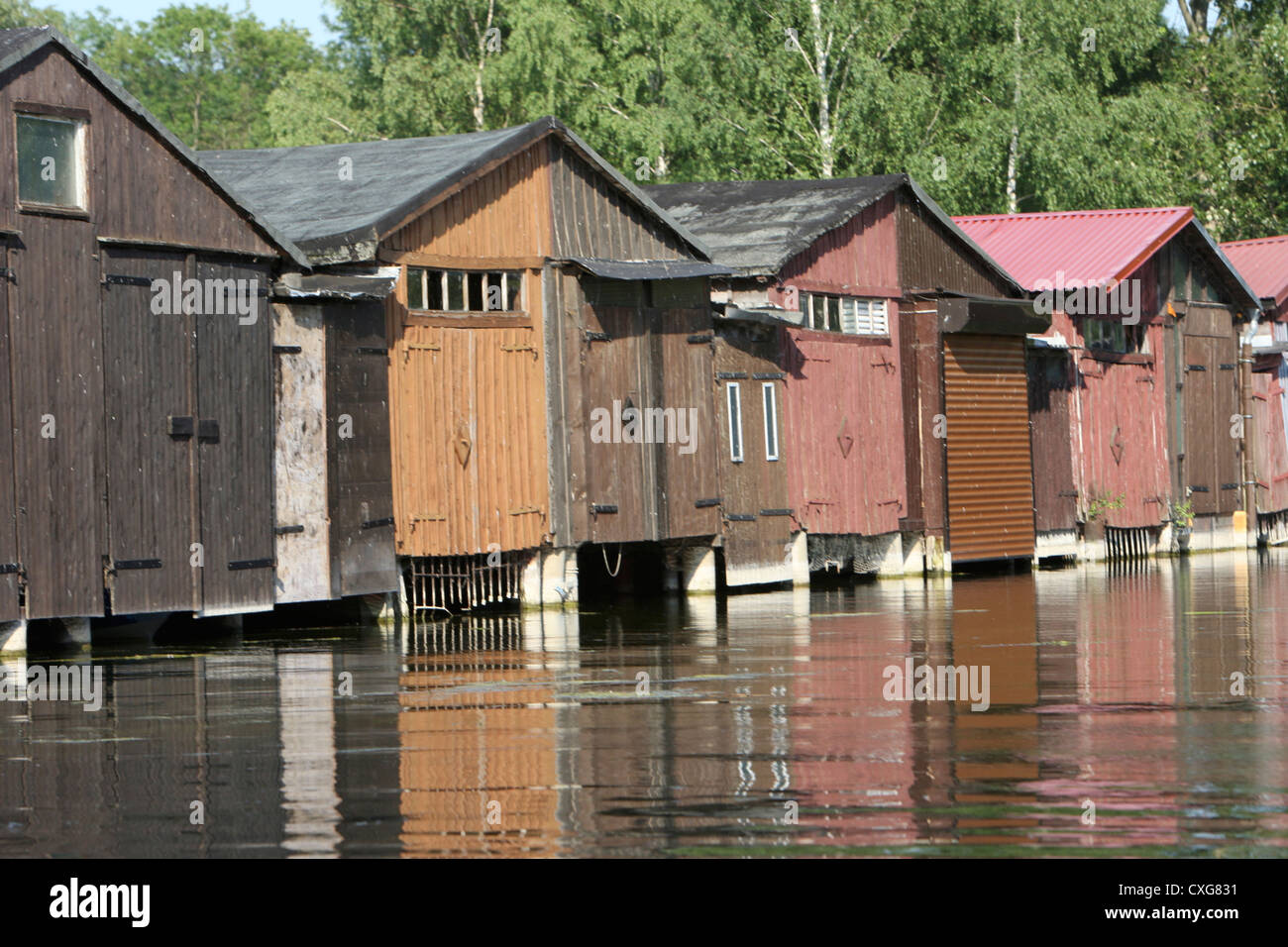 Bootshäuser, Oberbach, Neubrandenburg, Mecklenburgische Seenplatte Bezirk, Bundesland Mecklenburg-Vorpommern, Deutschland Stockfoto Bootshäuser, Oberbach, Neubrandenburg, Mecklenburgische Seenplatte Bezirk, Bundesland Mecklenburg-Vorpommern, Deutschland Stockfoto