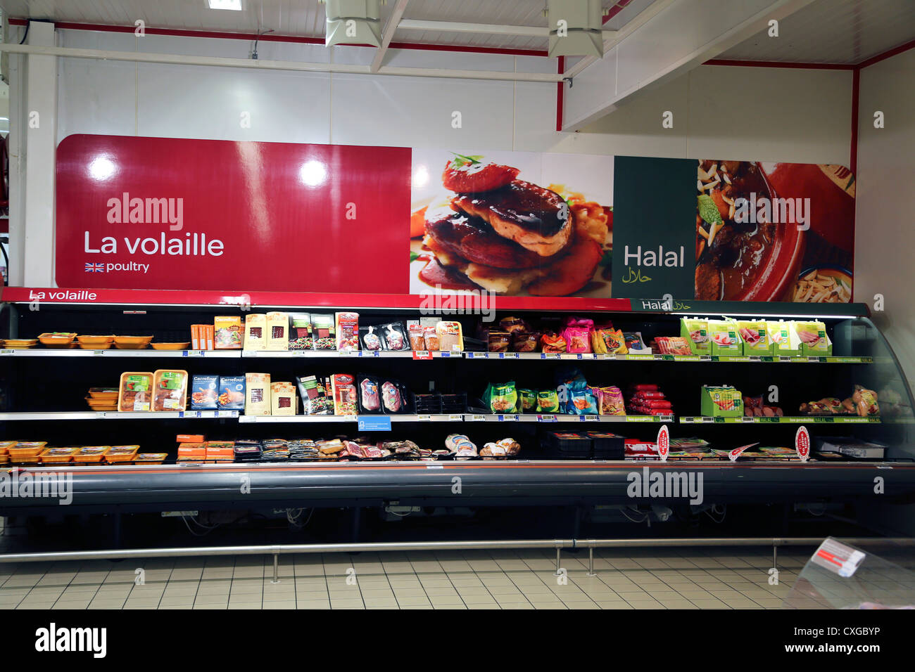 Calais Frankreich zitieren Europa Carrefour Supermarkt Huhn und Halal-Fleisch Stockfoto