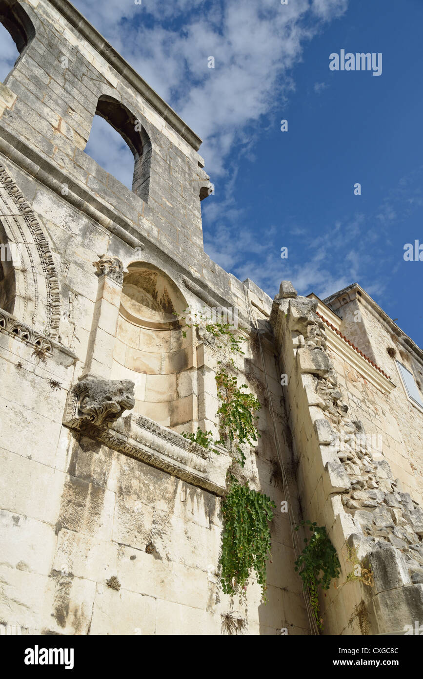 Eingangstor zum Diokletian Palast, Split, Split-Dalmatien, Kroatien Stockfoto