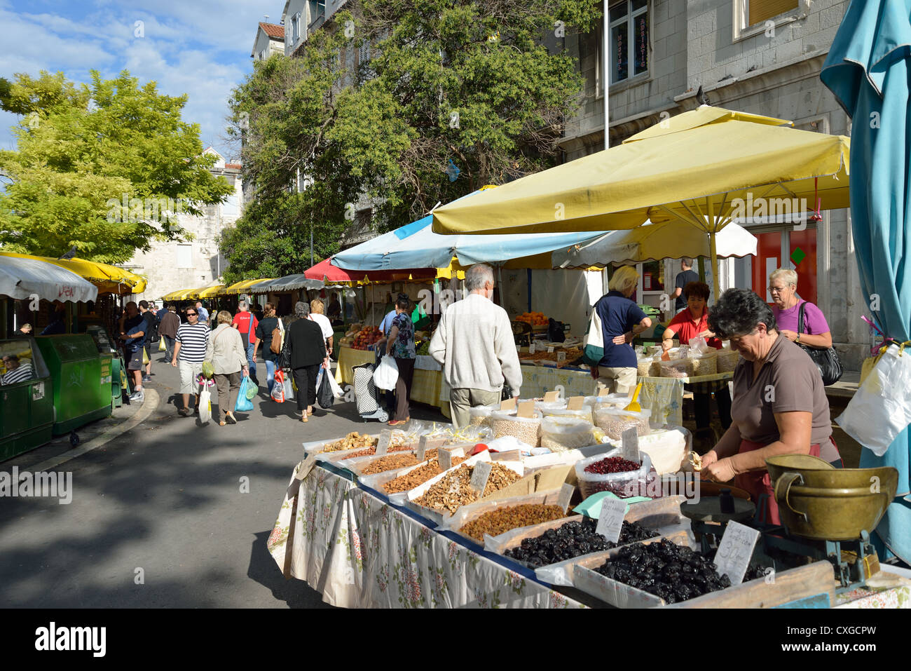Outdoor-Straßenmarkt, Split, Split-Dalmatien, Kroatien Stockfoto