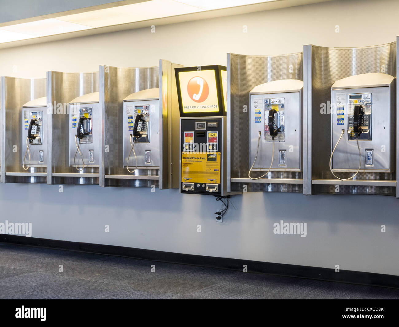 Münztelefon Bank, Newark Liberty International Airport, Newark, New Jersey, USA Stockfoto