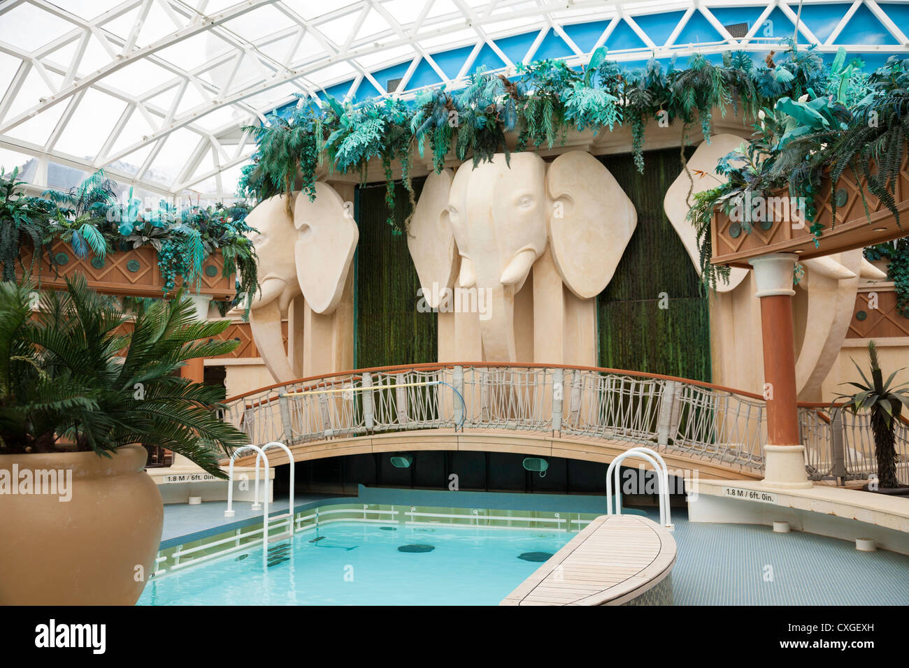 Hallenbad, Solarium, Radiance of the Seas Kreuzfahrt Schiff Stockfoto