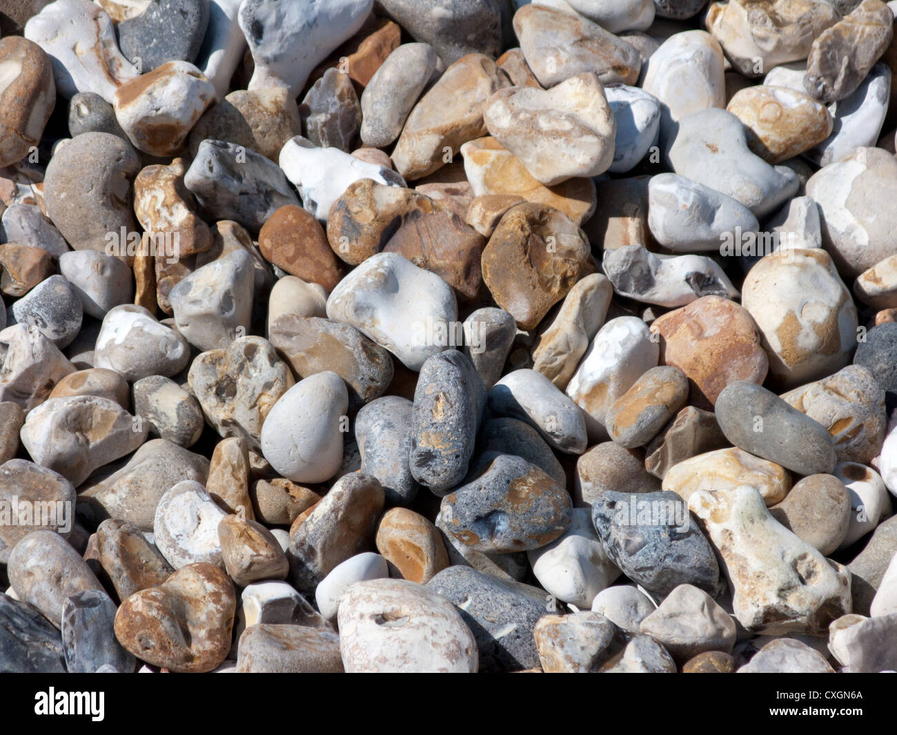 Stein Steinchen am Meeresufer von oben gesehen Stockfoto