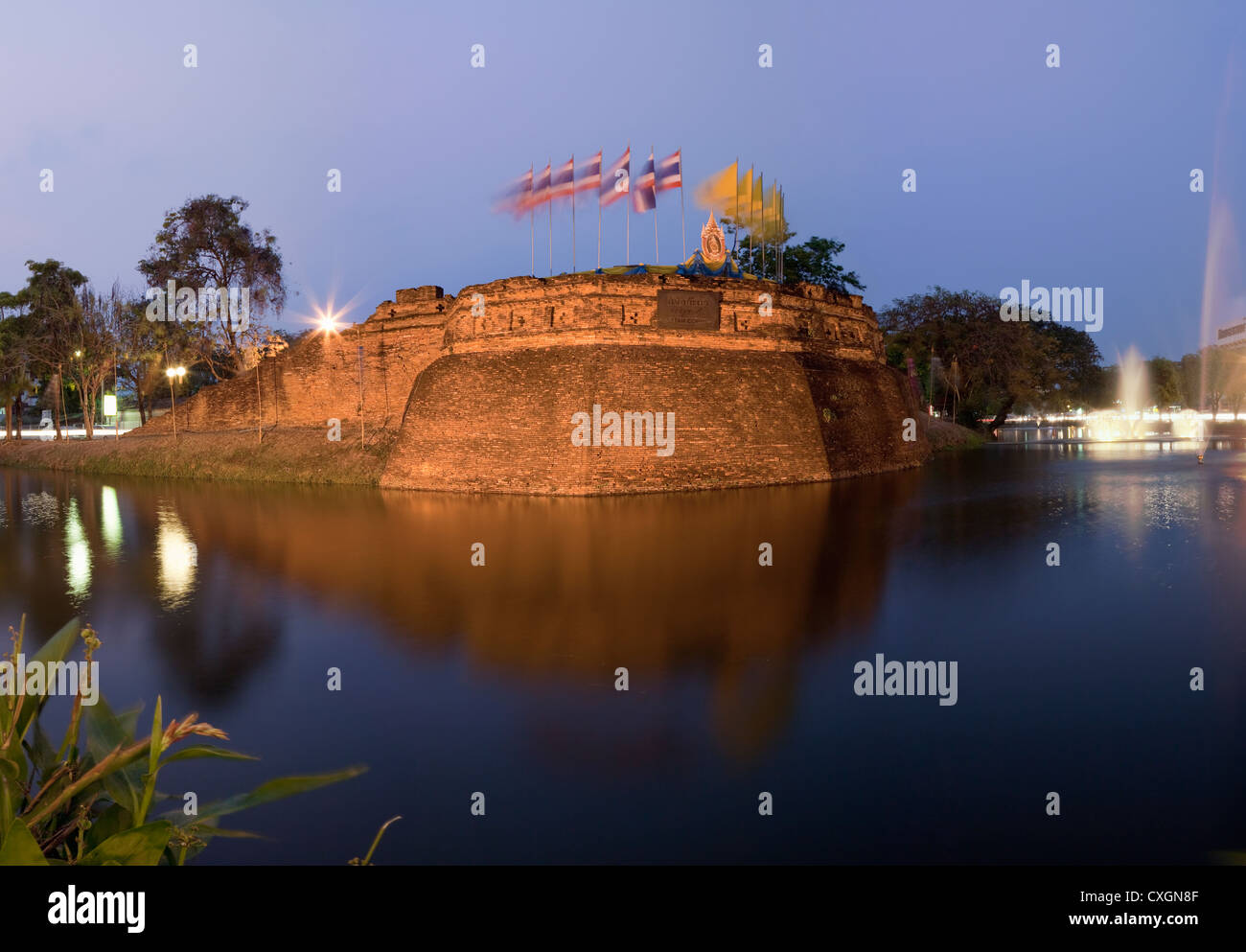 Katam Ecke auf der Stadtmauer von Nacht, Chiang Mai, Thailand Stockfoto