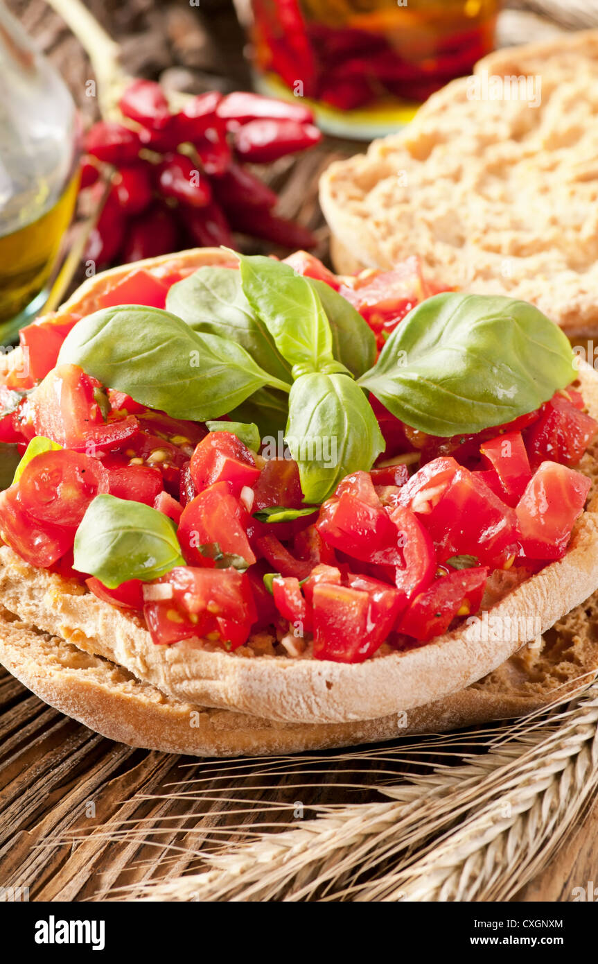 Le Freselle mit frischen bruschetta Stockfoto