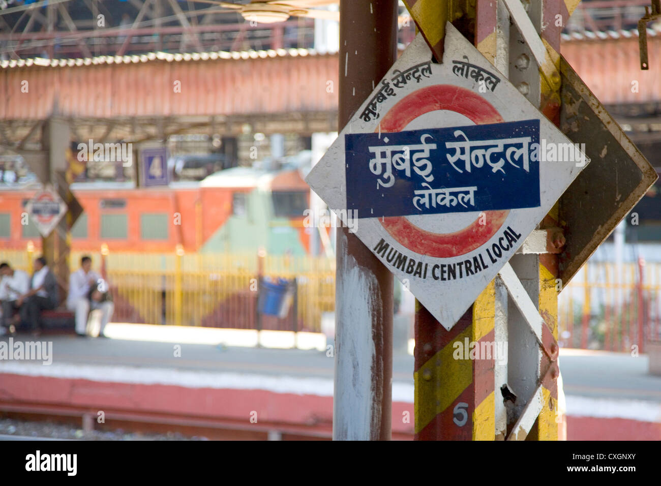Bunte Bahnhof Mumbai Central lokal, Mumbai, Indien. Stockfoto