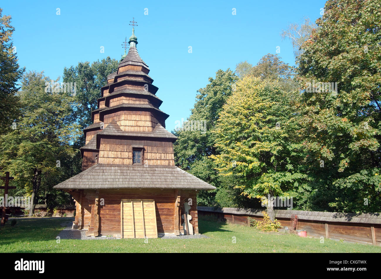 alte christliche Holzkirche, Lviv, Ukraine, Osteuropa Stockfoto alte christliche Holzkirche, Lviv, Ukraine, Osteuropa Stockfoto