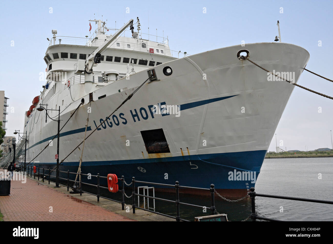 Das Kreuzschiff „Logos Hope“ dockte an Cardiff Docks Wales UK an ...