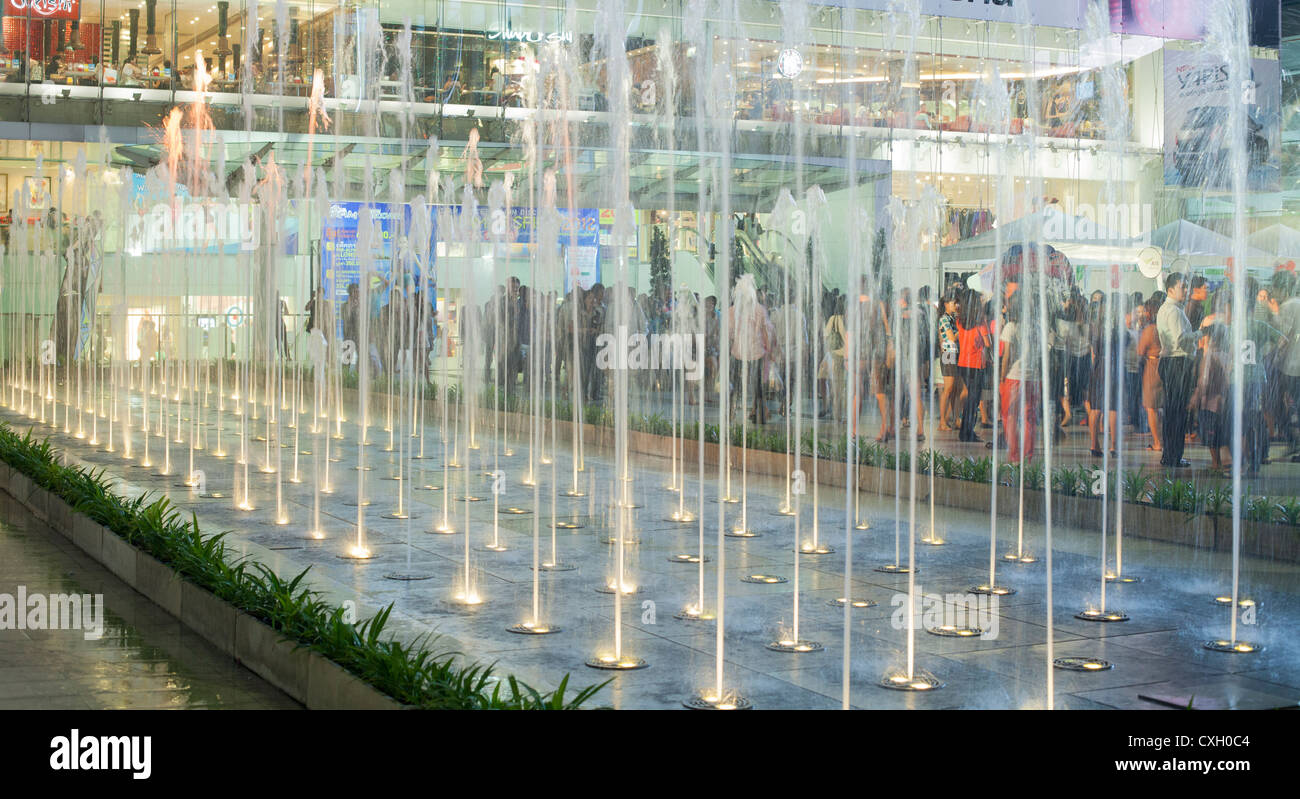 Brunnen der hohen Hochdruckstrahlen. Stockfoto