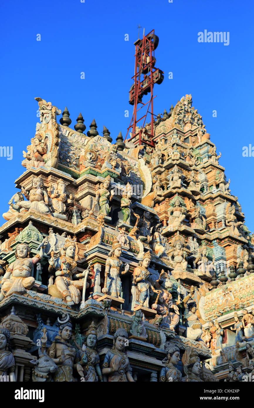 Sri Pathrakali Hindu Tempel Gopuram Turm in Trincomalee auf Sri Lanka. Stockfoto