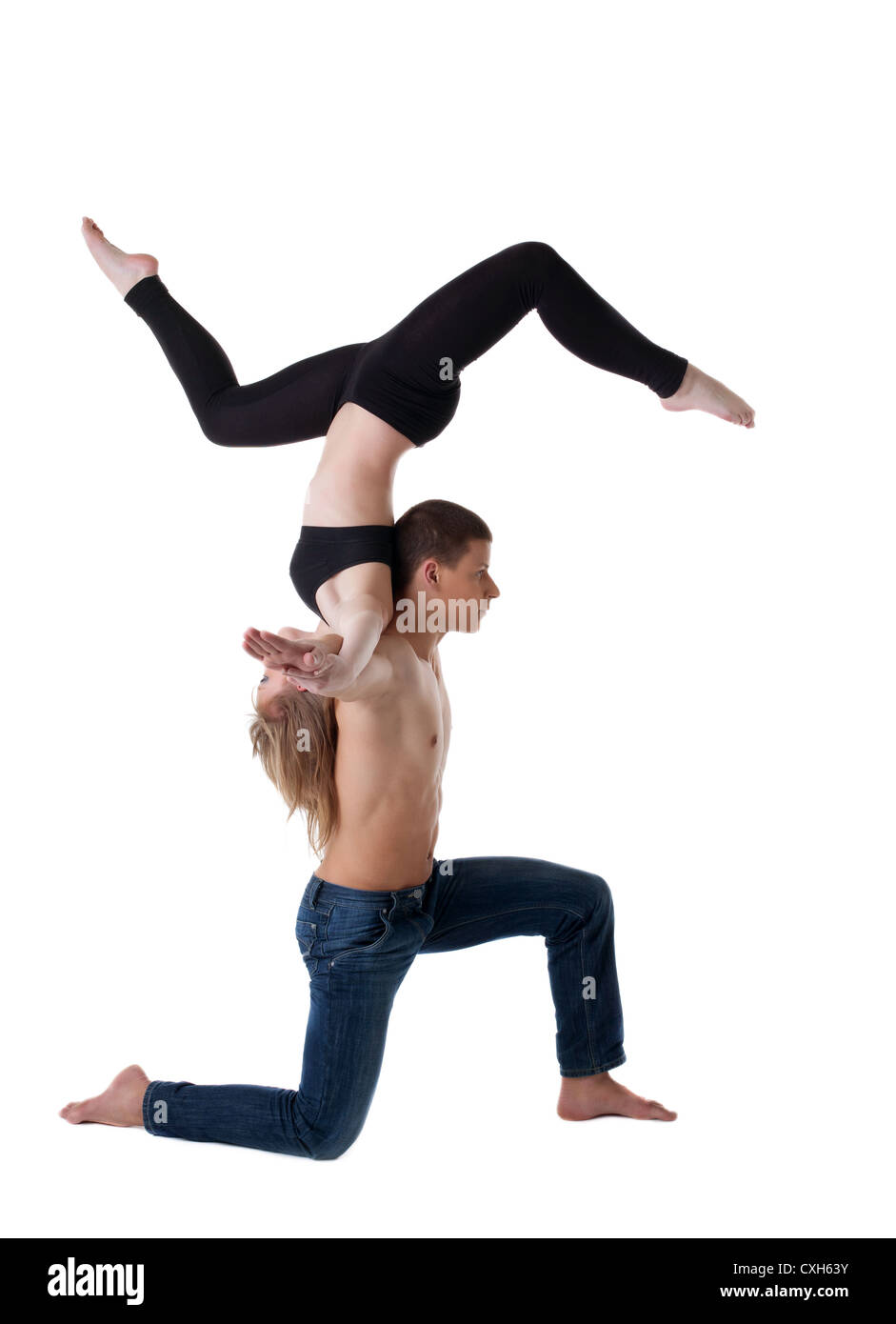 zwei junge Akrobaten Messestand auf Seite Stockfoto