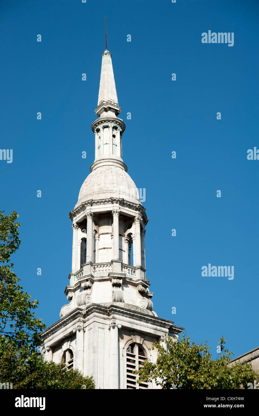 Turm der Kirche St. Leonards in Shoreditch Stockfoto