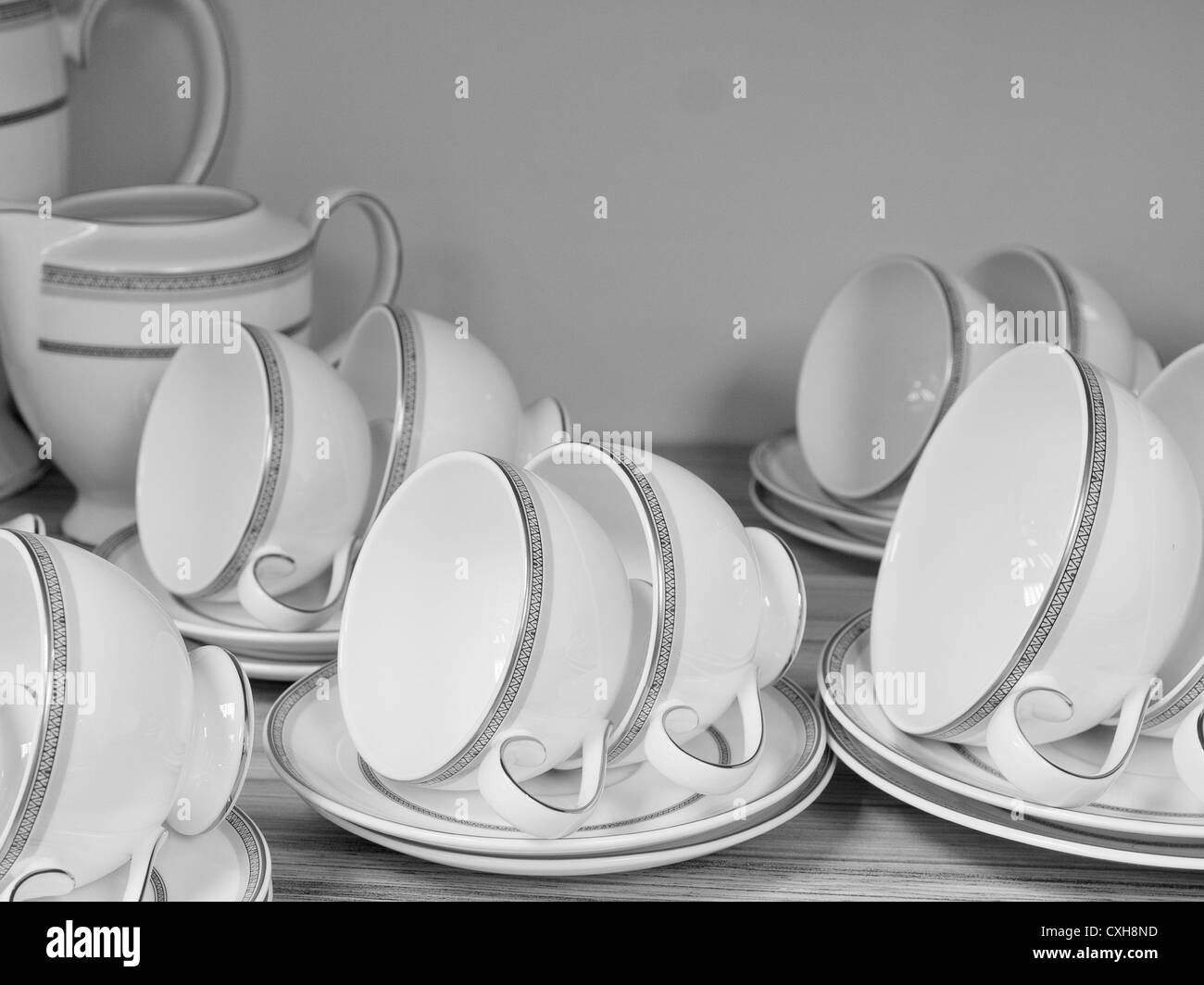 Schwarz / weiß Bilder von einer Tee-Set in einem Geschäft Stockfoto