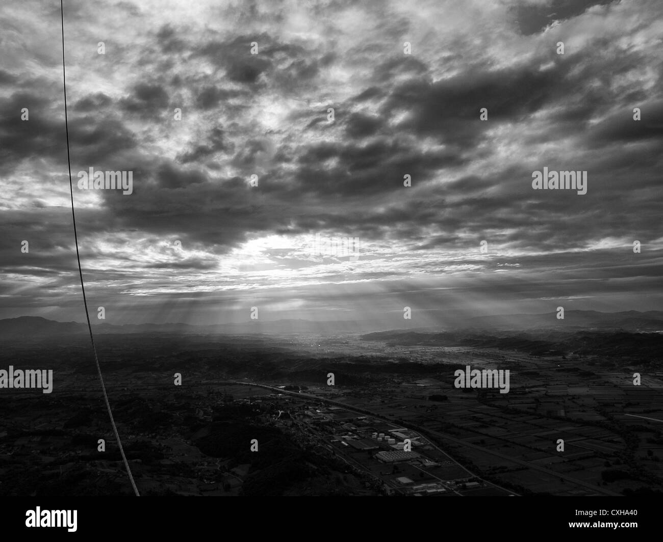 Dramatische Kroatisch (Zagorje) Landschaft fotografiert aus einem Heißluftballon im Laufe des Vormittags Stockfoto