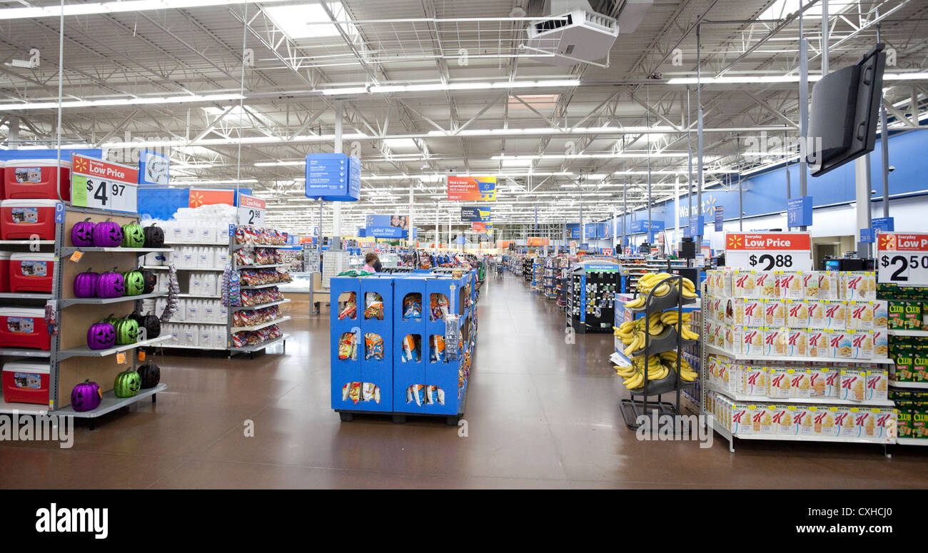 Innenraum eines Walmart Stores in Miami, Floria, USA Stockfotografie