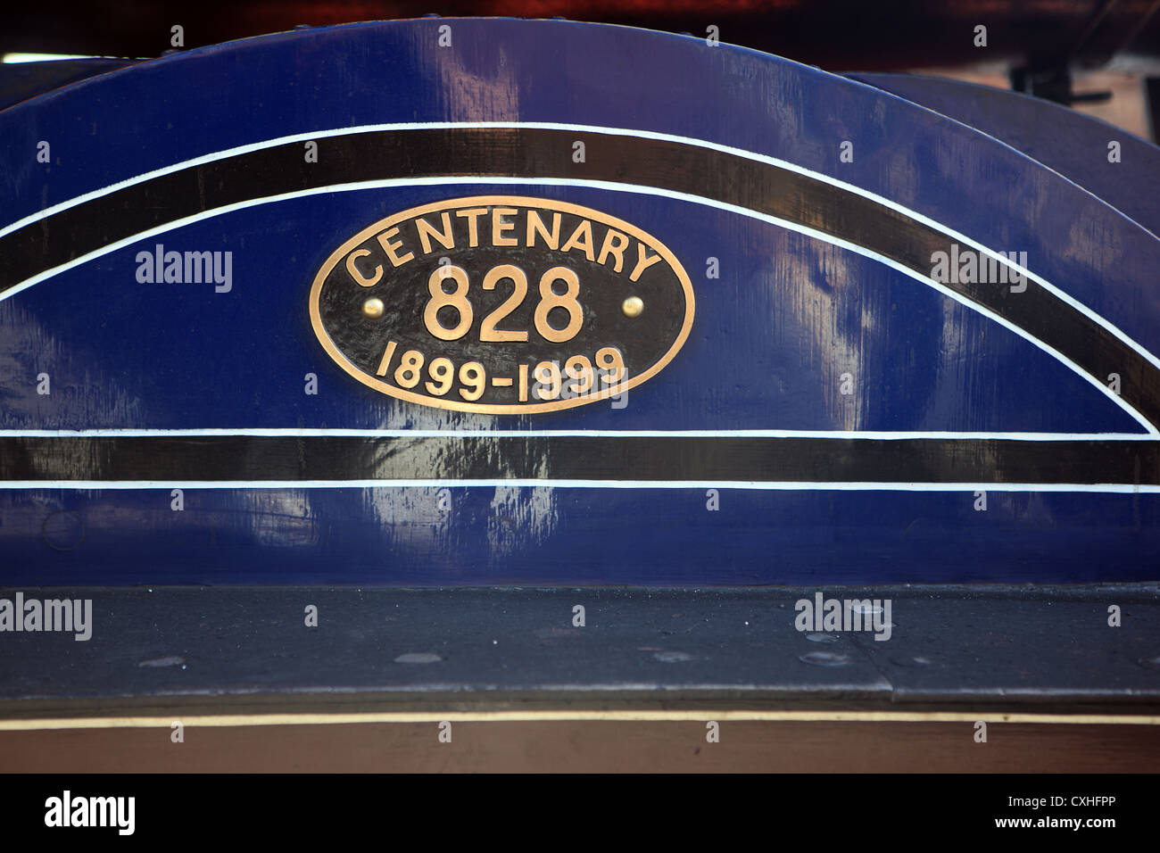 Tafel zum Gedenken an 100 Jahre auf die Caledonian Railway Motor 828 betreibt zwischen Aviemore Stockfoto