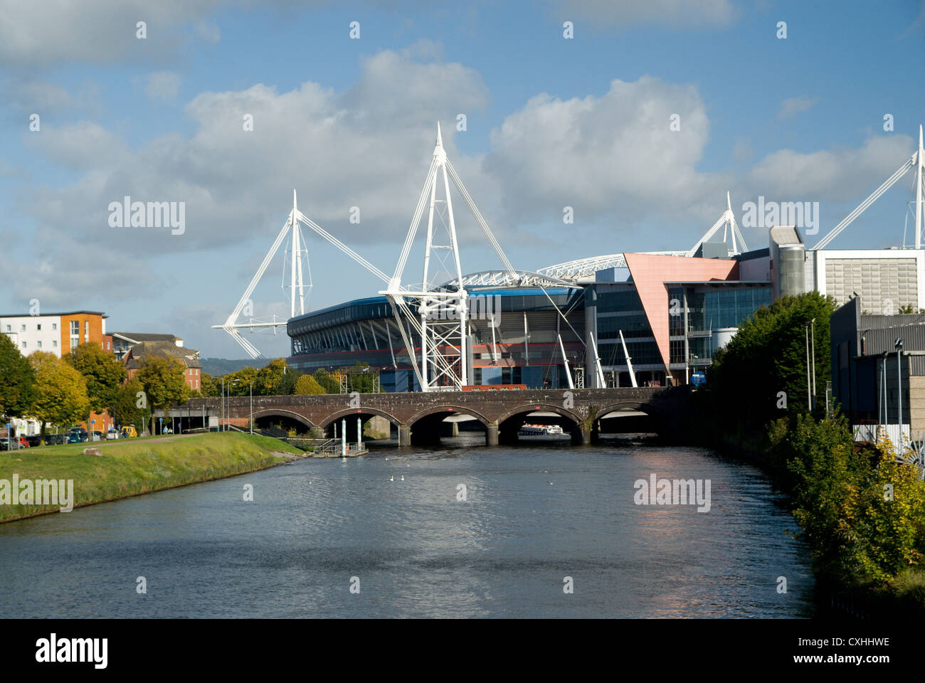 Millennium Stadion Fluss Bus und Fluss Taff Cardiff South Wales, Australia Stockfoto